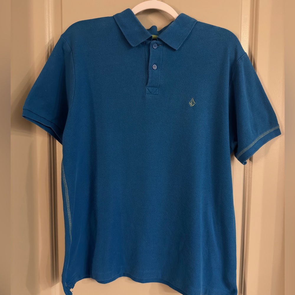 Like New. Volcom Stone…Men’s Short Sleeve, Button-Up, Collared Shirt Size Large
